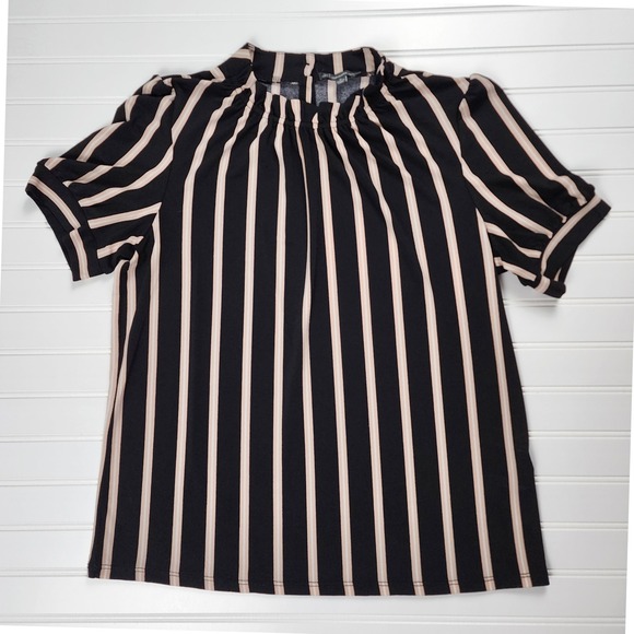 Adriana Papell Womens Size Medium Blouse Black Striped Short Sleeve Pleated - Picture 2 of 10